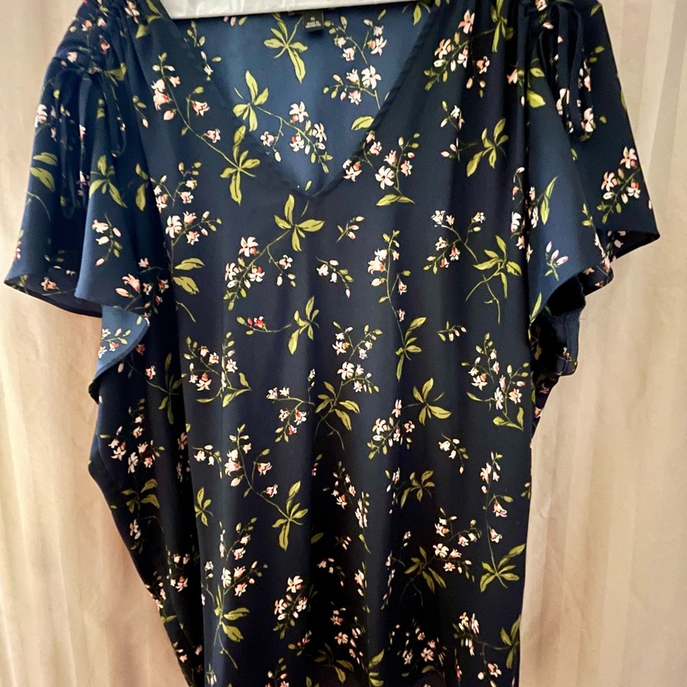Ann Taylor Navy Floral V-Neck Flutter Sleeve Blouse